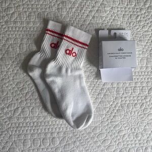 NWOT Alo Yoga Unisex Half-Crew Throwback Sock Small White/Red